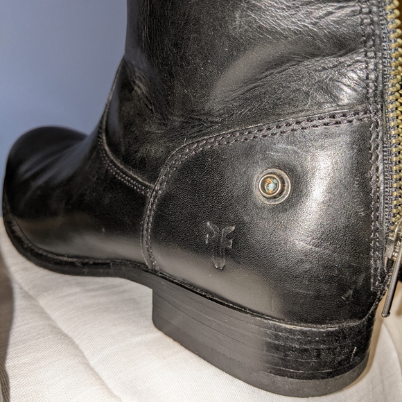 Frye tall Melissa back zip boot. Black.  W8.5.  Worn only a few times. - Picture 4 of 5